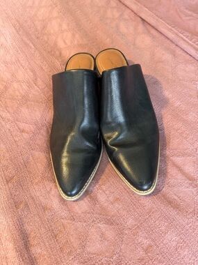 Universal Thread Black Mule Heels